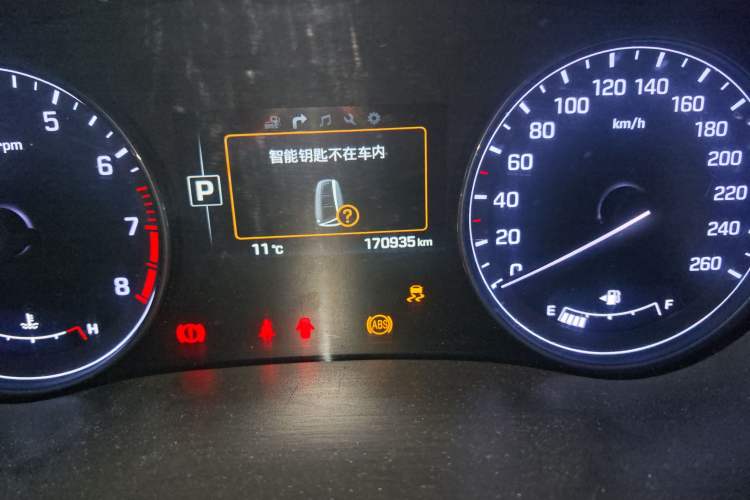 Used Hyundai Genesis 2015 3.0 GDi Two-Wheel-Drive Elite Edition Odometer Close Up
