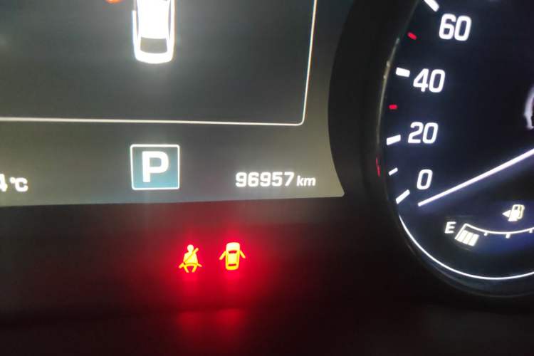 Used Hyundai Genesis 2015 3.0GDi Four-Wheel Drive Flagship Edition Odometer Close Up