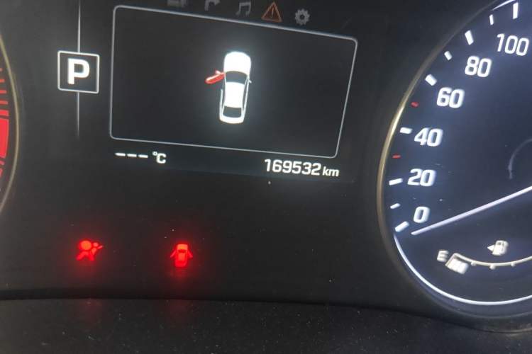 Used Hyundai Genesis 2015 3.0 GDi Four-Wheel Drive Elite Edition Odometer Close Up