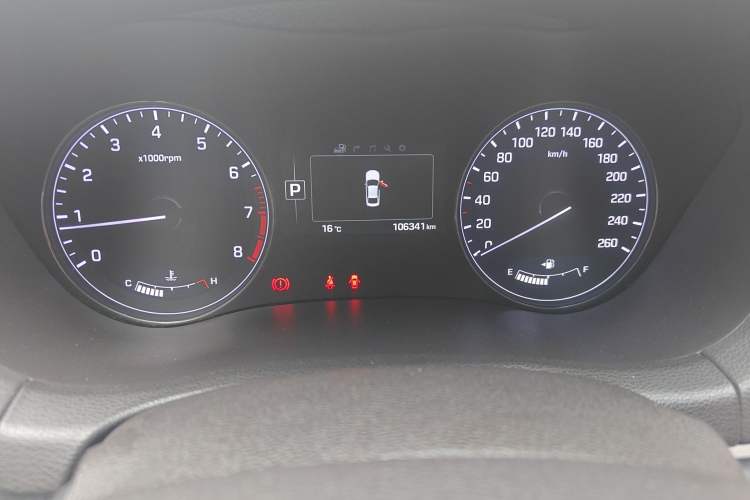 Used Hyundai Genesis 2015 3.0 GDi Two-Wheel-Drive Elite Edition Odometer Close Up