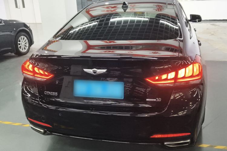 Used Hyundai Genesis 2015 3.0GDi Four-Wheel Drive Luxury Edition Rear