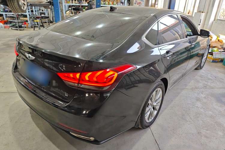 Used Hyundai Genesis 2015 3.0 GDi Two-Wheel-Drive Elite Edition Rear Right 45 Deg