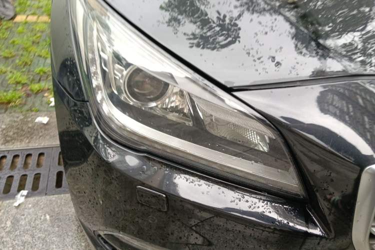 Used Hyundai Genesis 2015 3.0GDi Four-Wheel Drive Luxury Edition Right Front Headlight
