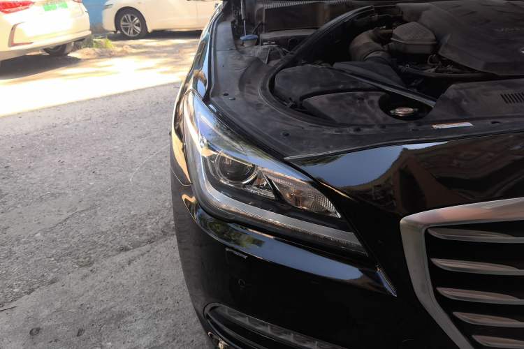 Used Hyundai Genesis 2015 3.0GDi Four-Wheel Drive Flagship Edition Right Front Headlight