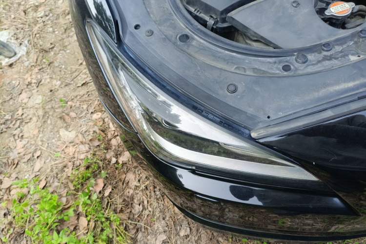 Used Hyundai Genesis 2015 3.0 GDi Two-Wheel-Drive Luxury Edition Right Front Headlight