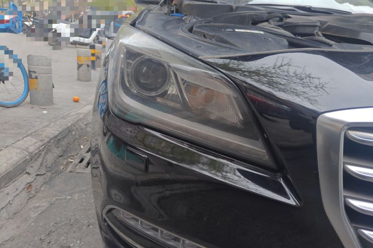 Used Hyundai Genesis 2015 3.0 GDi Two-Wheel-Drive Elite Edition Right Front Headlight