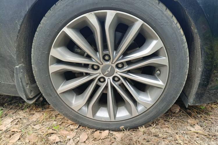 Used Hyundai Genesis 2015 3.0 GDi Two-Wheel-Drive Luxury Edition Right Front Wheel Hub
