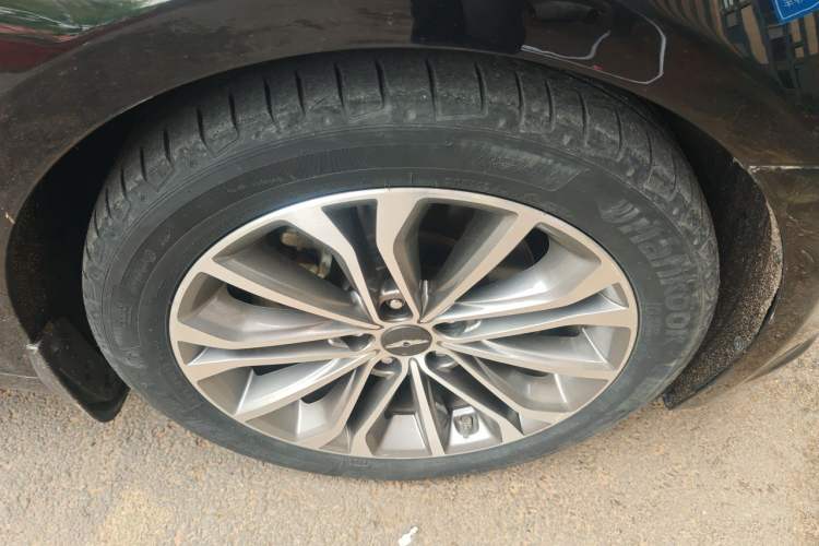 Used Hyundai Genesis 2015 3.3GDi Two-Wheel-Drive Flagship Edition Right Front Wheel Hub