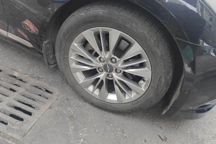 Used Hyundai Genesis 2015 3.0 GDi Two-Wheel-Drive Elite Edition Right Front Wheel Hub