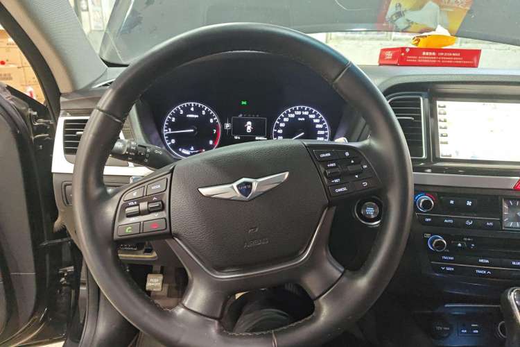Used Hyundai Genesis 2015 3.0 GDi Two-Wheel-Drive Elite Edition Steering Wheel