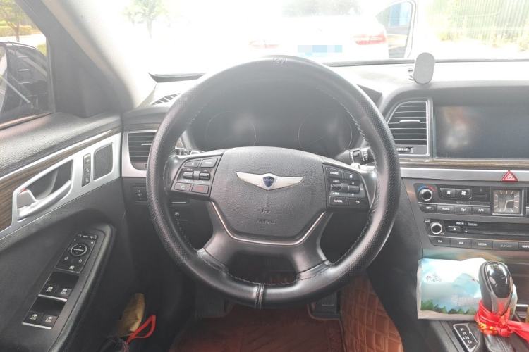 Used Hyundai Genesis 2015 3.0GDi Four-Wheel Drive Luxury Edition Steering Wheel
