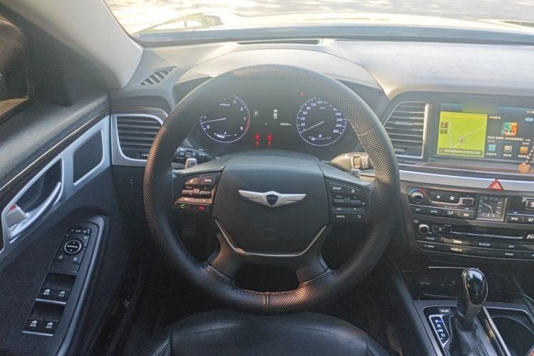 Used Hyundai Genesis 2015 3.0 GDi Four-Wheel Drive Elite Edition Steering Wheel