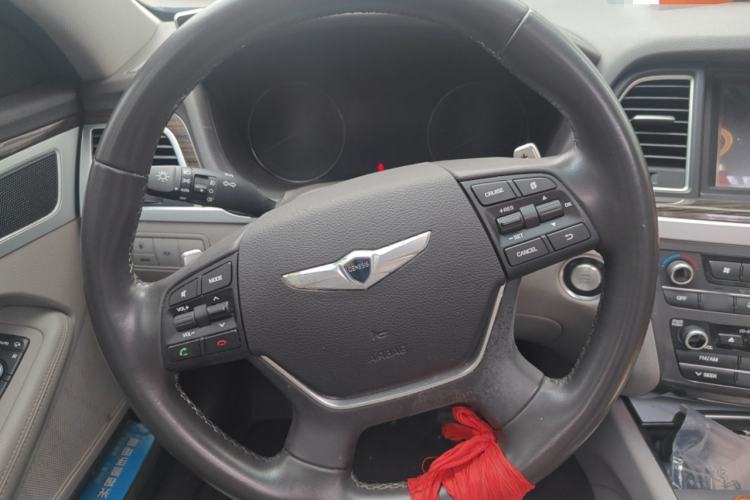 Used Hyundai Genesis 2015 3.0 GDi Two-Wheel-Drive Elite Edition Steering Wheel