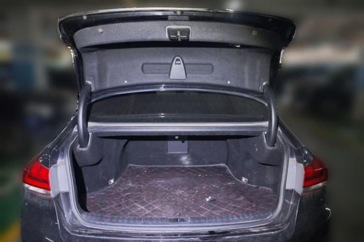 Used Hyundai Genesis 2015 3.0 GDi Two-Wheel-Drive Elite Edition Trunk