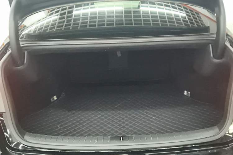 Used Hyundai Genesis 2015 3.0GDi Four-Wheel Drive Luxury Edition Trunk