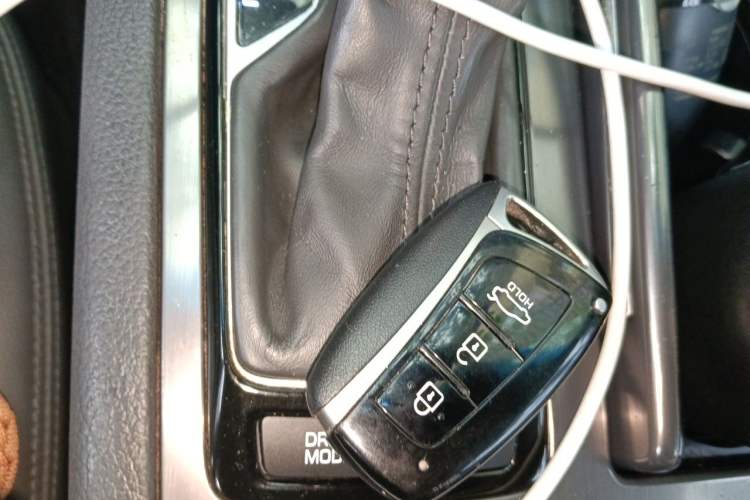 Used Hyundai Genesis 2015 3.0GDi Four-Wheel Drive Luxury Edition Vehicle Key