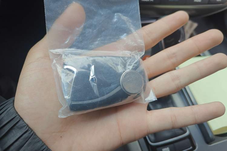 Used Hyundai Genesis 2015 3.0 GDi Two-Wheel-Drive Elite Edition Vehicle Key