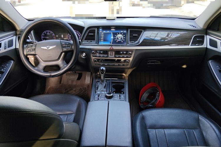 Used Hyundai Genesis 2015 3.0GDi Four-Wheel Drive Luxury Edition Center Console