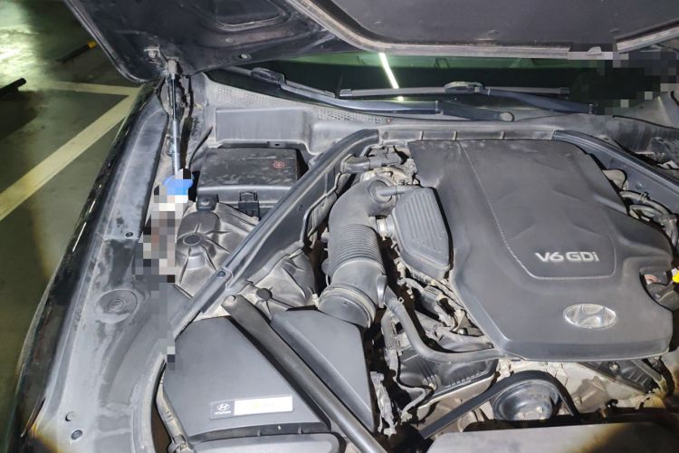 Used Hyundai Genesis 2015 3.0GDi Four-Wheel Drive Luxury Edition Engine Bay Right