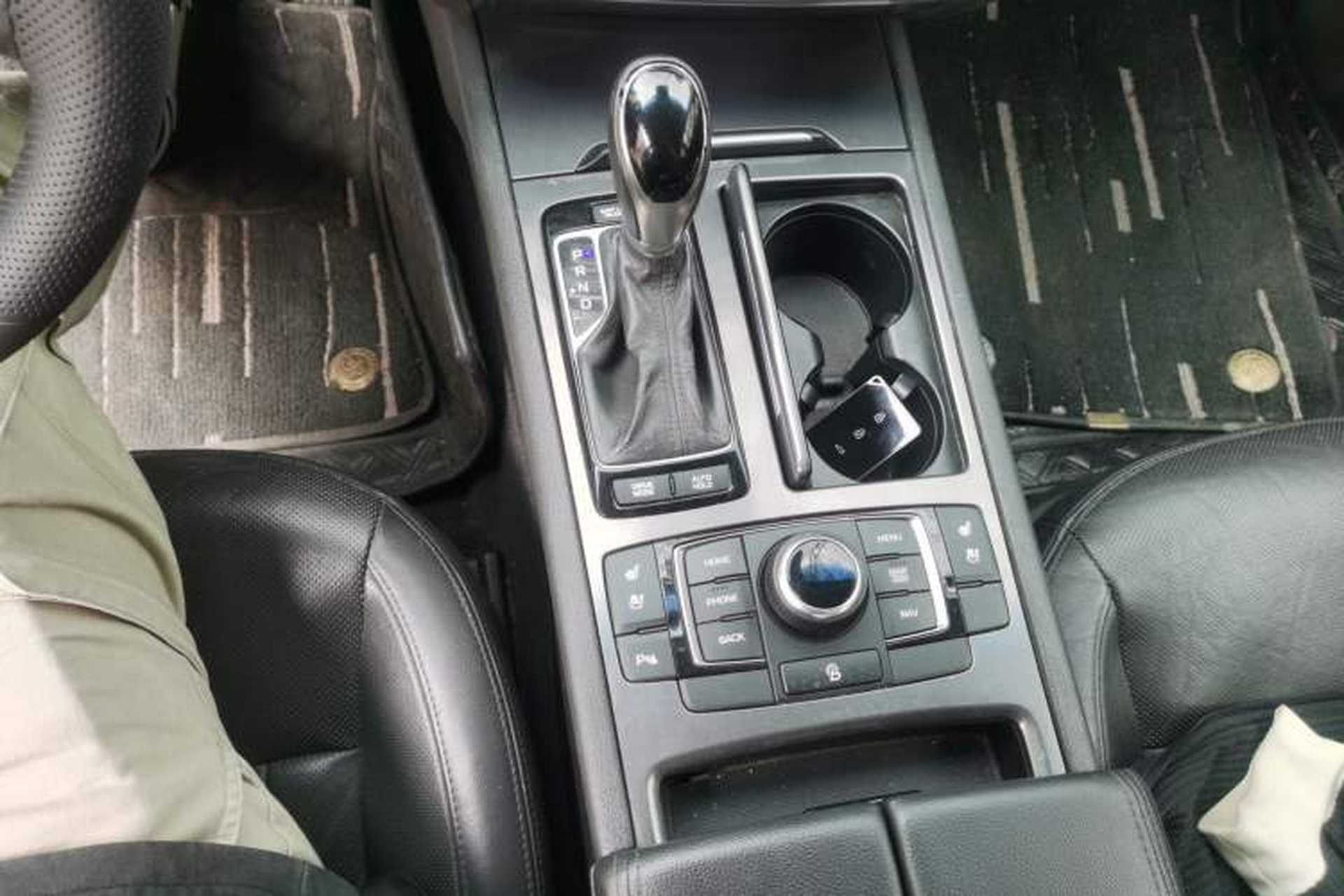 Used Hyundai Genesis 2015 3.0GDi Four-Wheel Drive Luxury Edition Gear Lever