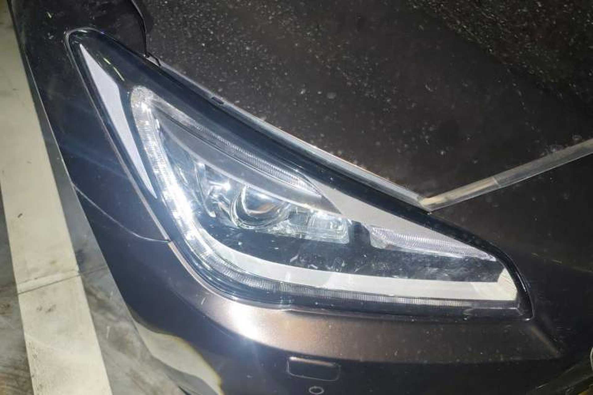 Used Hyundai Genesis 2015 3.0GDi Four-Wheel Drive Luxury Edition Right Front Headlight