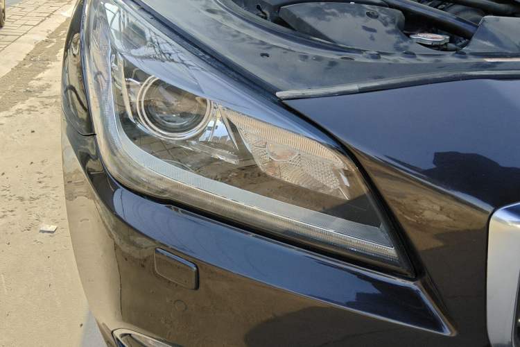 Used Hyundai Genesis 2015 3.0GDi Four-Wheel Drive Luxury Edition Right Front Headlight