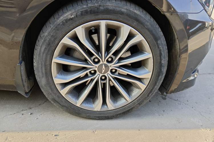 Used Hyundai Genesis 2015 3.0GDi Four-Wheel Drive Luxury Edition Right Front Wheel Hub