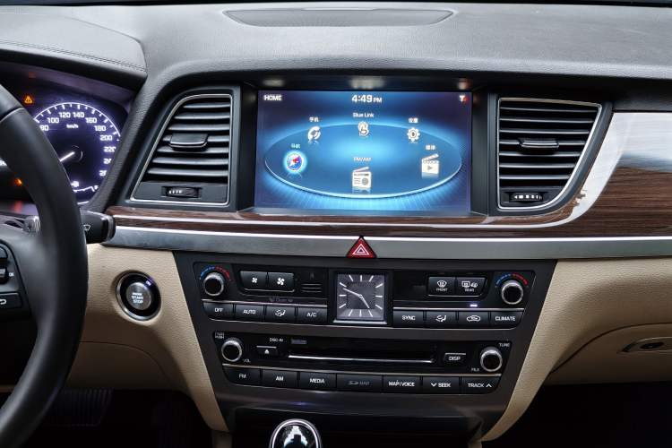 Used Hyundai Genesis 2015 3.0GDi Four-Wheel Drive Luxury Edition Audio And AC Panel