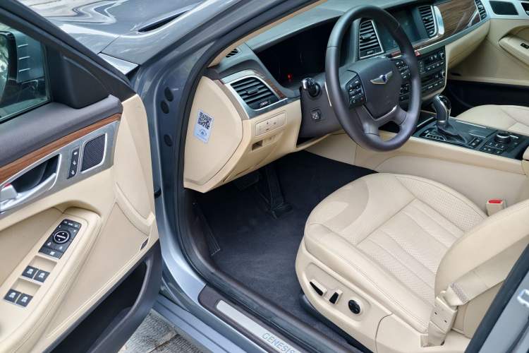 Used Hyundai Genesis 2015 3.0GDi Four-Wheel Drive Luxury Edition Interior 1
