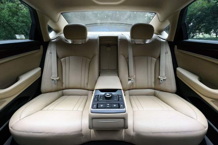 Used Hyundai Genesis 2015 3.0GDi Four-Wheel Drive Luxury Edition Interior 2