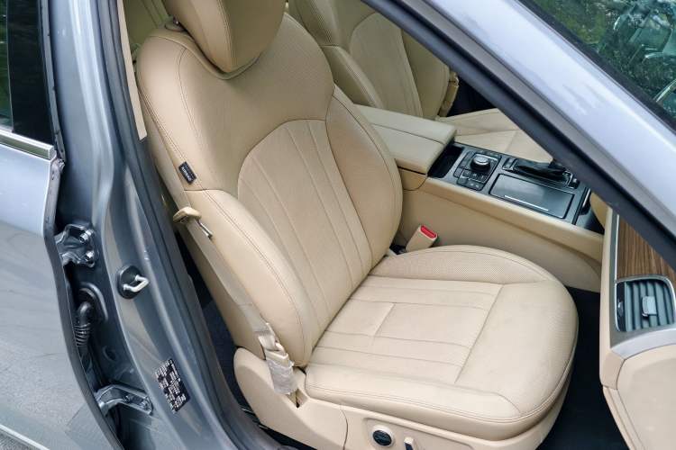 Used Hyundai Genesis 2015 3.0GDi Four-Wheel Drive Luxury Edition Right Front Seat