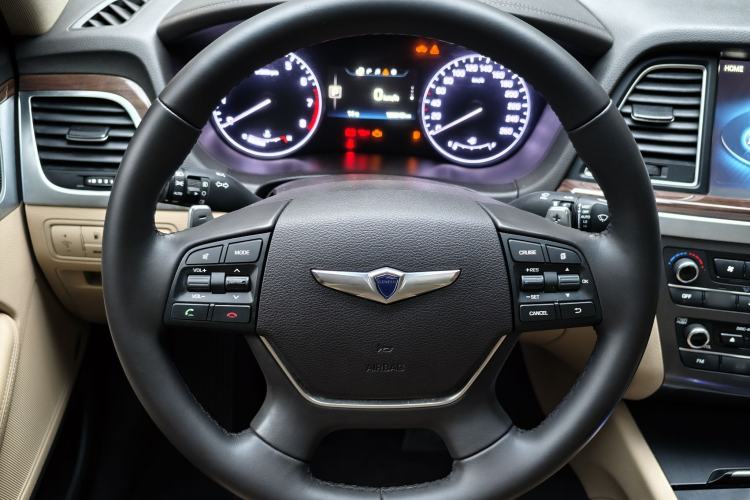 Used Hyundai Genesis 2015 3.0GDi Four-Wheel Drive Luxury Edition Steering Wheel