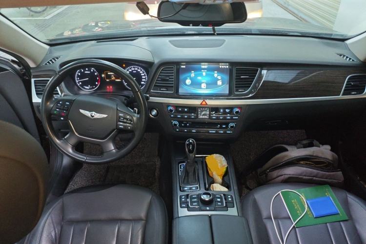 Used Hyundai Genesis 2015 3.0GDi Four-Wheel Drive Luxury Edition Center Console