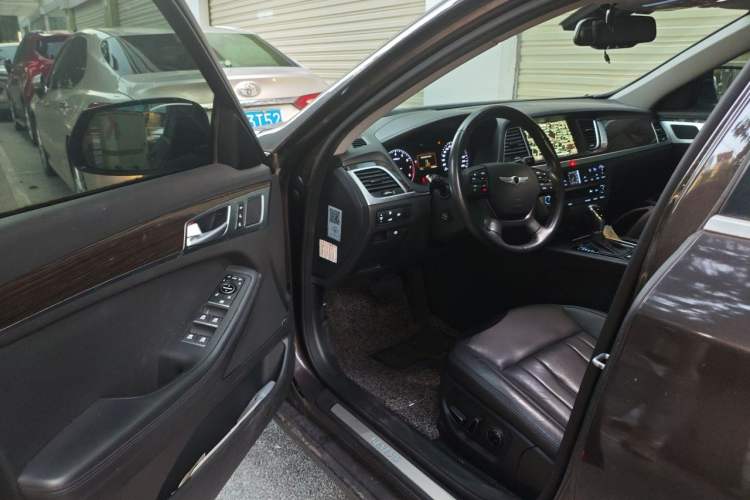 Used Hyundai Genesis 2015 3.0GDi Four-Wheel Drive Luxury Edition Driver Seat
