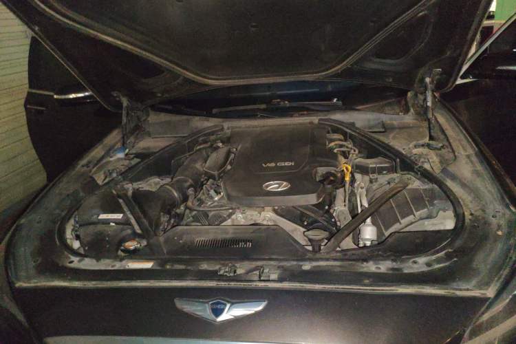 Used Hyundai Genesis 2015 3.0GDi Four-Wheel Drive Luxury Edition Engine Bay