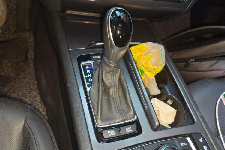 Used Hyundai Genesis 2015 3.0GDi Four-Wheel Drive Luxury Edition Gear Lever