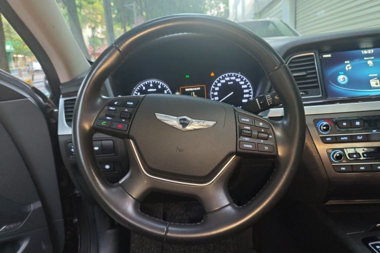 Used Hyundai Genesis 2015 3.0GDi Four-Wheel Drive Luxury Edition Steering Wheel