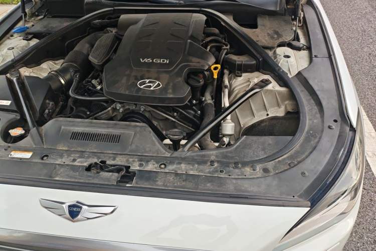 Used Hyundai Genesis 2015 3.0 GDi Four-Wheel Drive Elite Edition Engine Bay Left