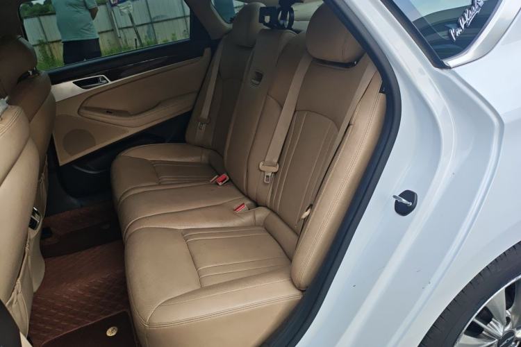 Used Hyundai Genesis 2015 3.0 GDi Four-Wheel Drive Elite Edition Left Rear Seat