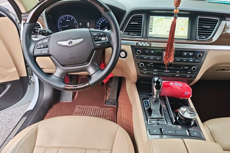 Used Hyundai Genesis 2015 3.0 GDi Four-Wheel Drive Elite Edition Steering Wheel