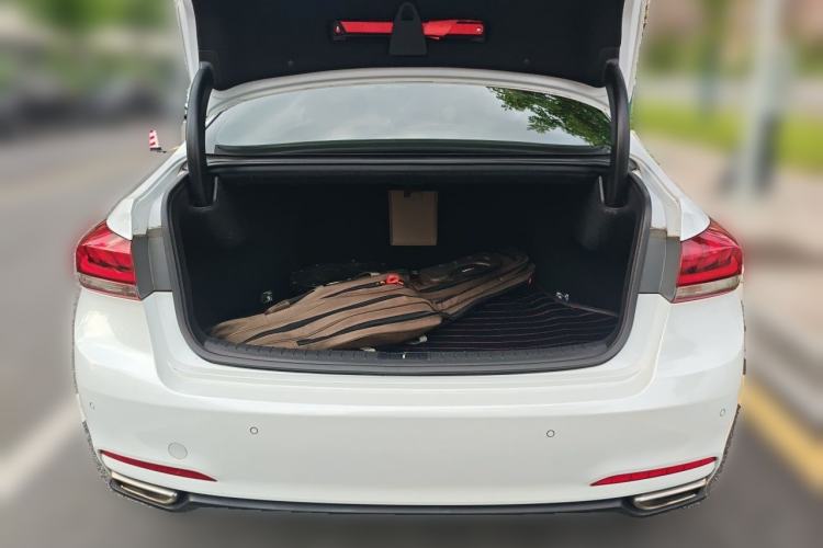 Used Hyundai Genesis 2015 3.0 GDi Four-Wheel Drive Elite Edition Trunk