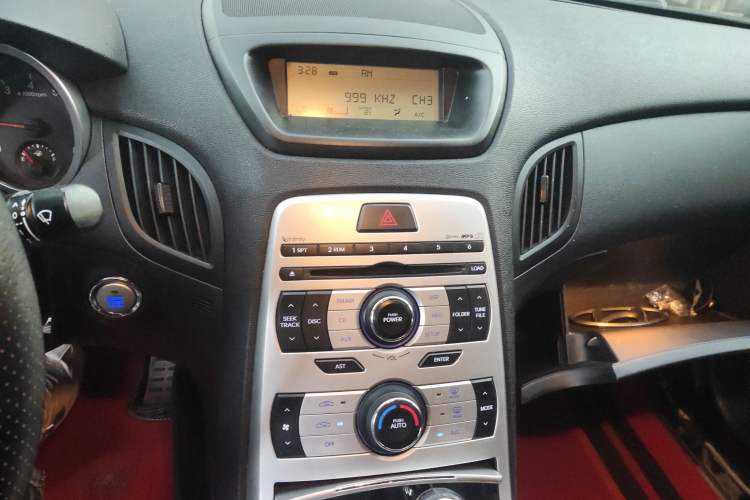 Used Hyundai Genesis Coupe 2009 2.0T Automatic Luxury Edition Audio And AC Panel