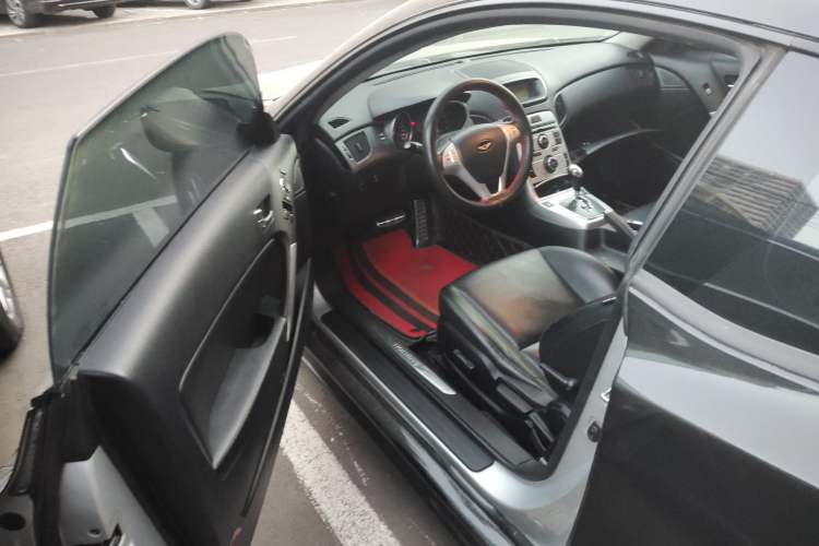 Used Hyundai Genesis Coupe 2009 2.0T Automatic Luxury Edition Driver Seat