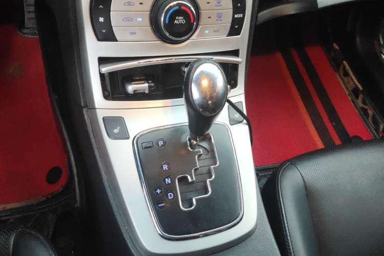 Used Hyundai Genesis Coupe 2009 2.0T Automatic Luxury Edition Gear Lever
