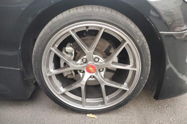 Used Hyundai Genesis Coupe 2009 2.0T Automatic Luxury Edition Right Front Wheel Hub