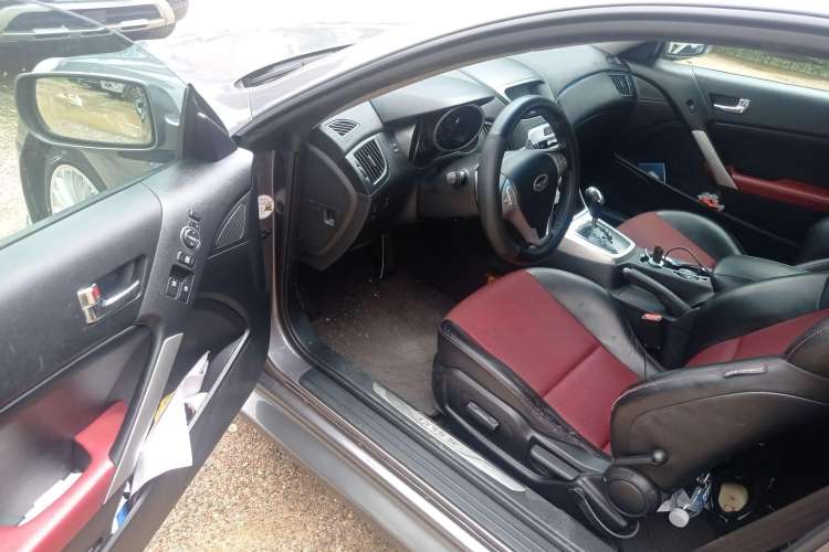 Used Hyundai Genesis Coupe 2009 2.0T Automatic Deluxe Edition Driver Seat