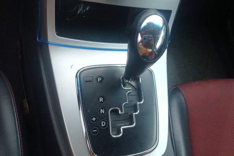 Used Hyundai Genesis Coupe 2009 2.0T Automatic Deluxe Edition Gear Lever