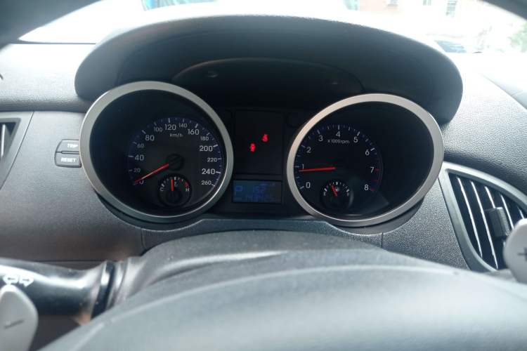 Used Hyundai Genesis Coupe 2009 2.0T Automatic Deluxe Edition Instrument Cluster