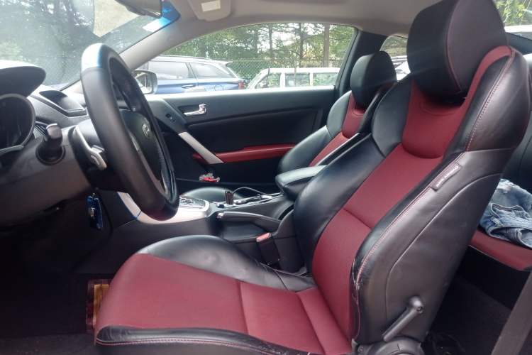 Used Hyundai Genesis Coupe 2009 2.0T Automatic Deluxe Edition Left Front Seat