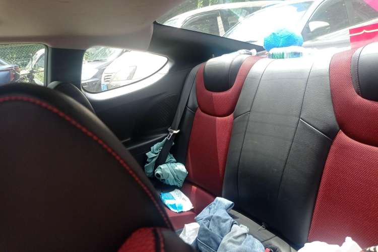 Used Hyundai Genesis Coupe 2009 2.0T Automatic Deluxe Edition Left Rear Seat